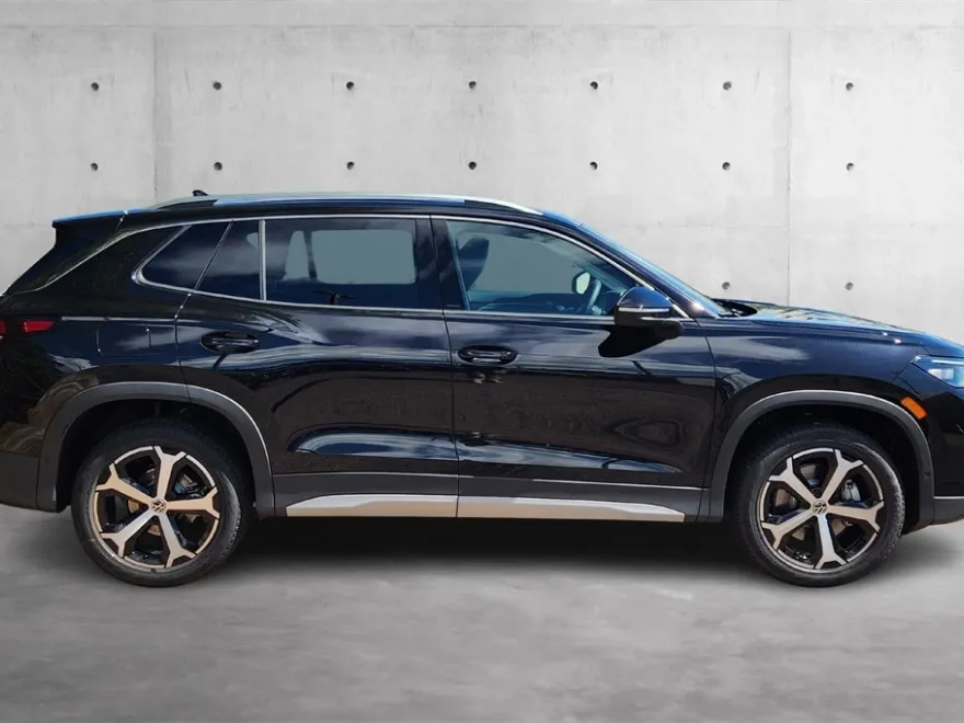 2025 Volkswagen Tiguan SE photo 1