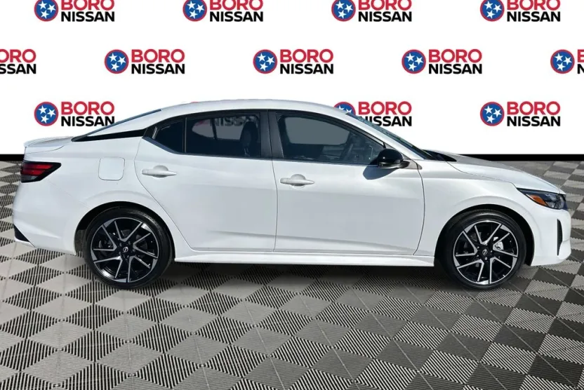 2025 Nissan Sentra SR photo 1