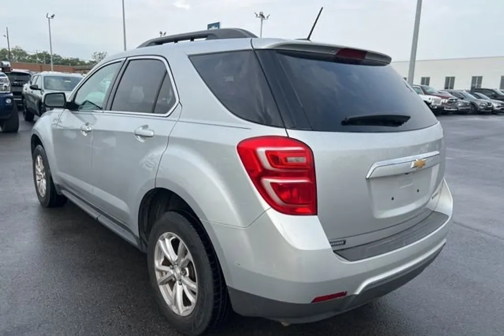 2016 Chevrolet Equinox LT photo 1