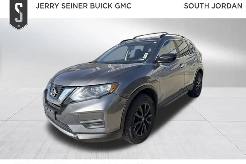 2017 Nissan Rogue SV photo 1