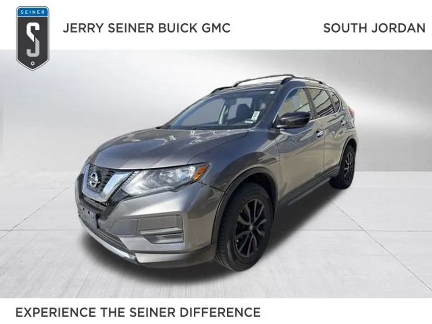 2017 Nissan Rogue SV photo 1