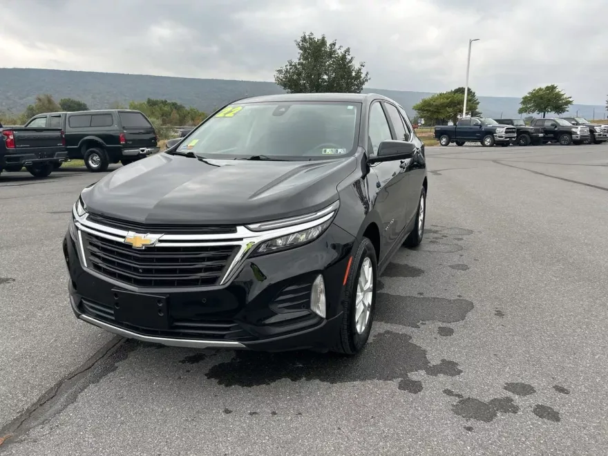 2022 Chevrolet Equinox LT photo 1