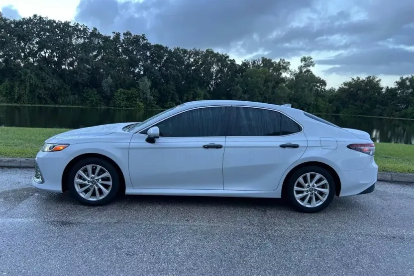 2023 Toyota Camry LE photo 1