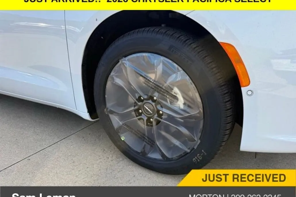 2026 Chrysler Pacifica photo 1