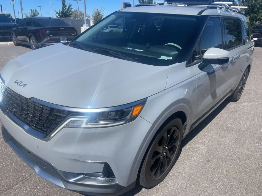 2022 Kia Carnival SX photo 1