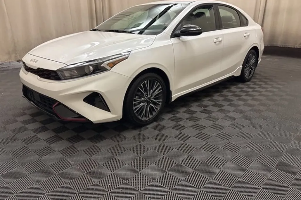 2024 Kia Forte GT-Line photo 1