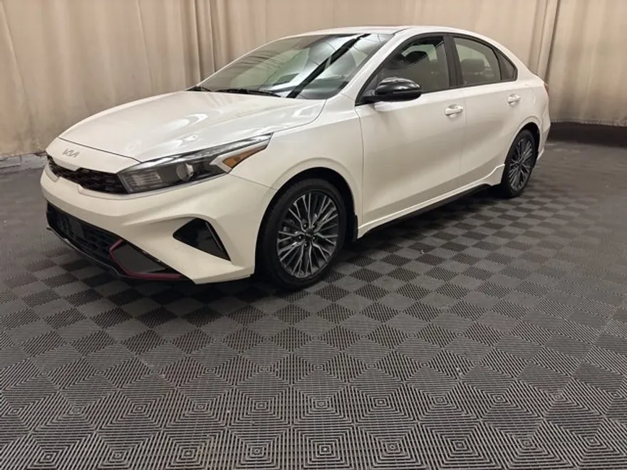2024 Kia Forte GT-Line photo 1
