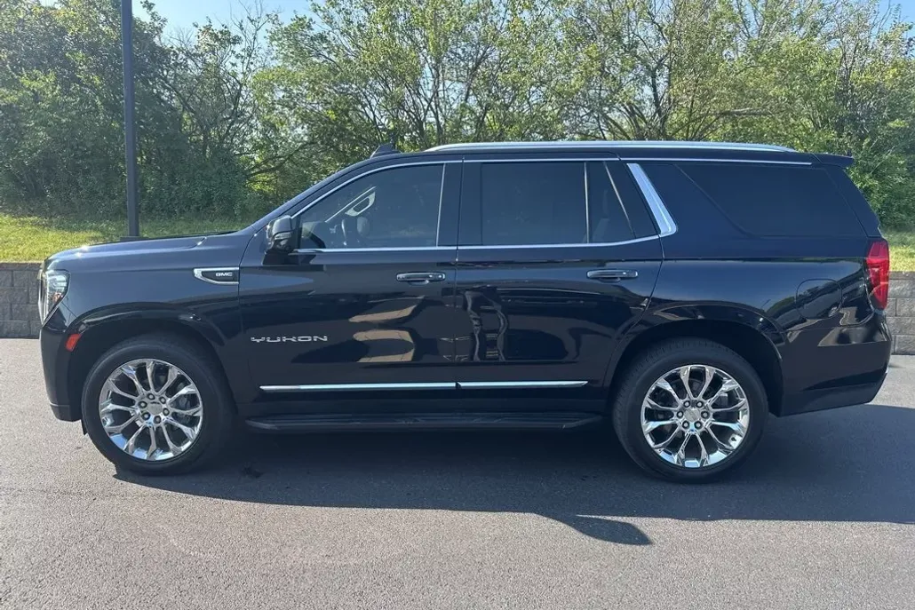 2022 Gmc Yukon SLT photo 1