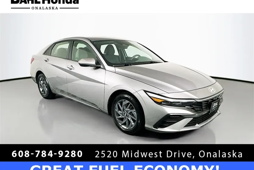 2024 Hyundai Elantra SEL photo 1