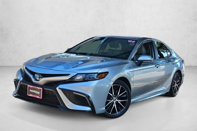 2022 Toyota Camry SE photo 1