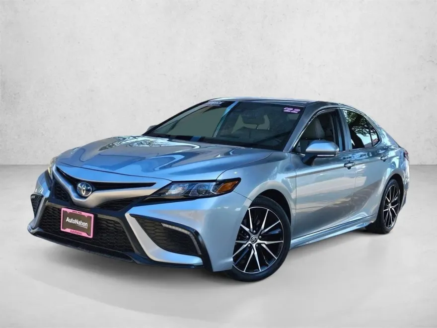 2022 Toyota Camry SE photo 1