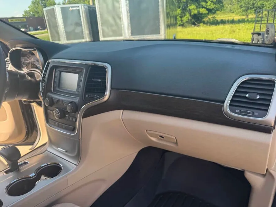 2015 Jeep Grand Cherokee Laredo photo 1
