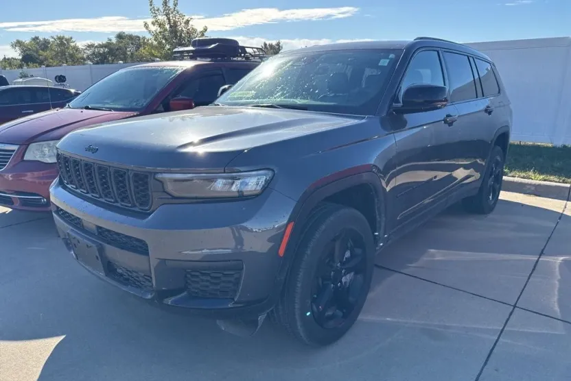 2025 Jeep Grand Cherokee Altitude photo 1