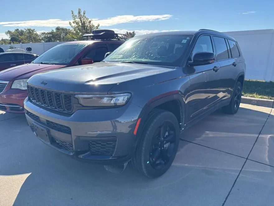 2025 Jeep Grand Cherokee Altitude photo 1