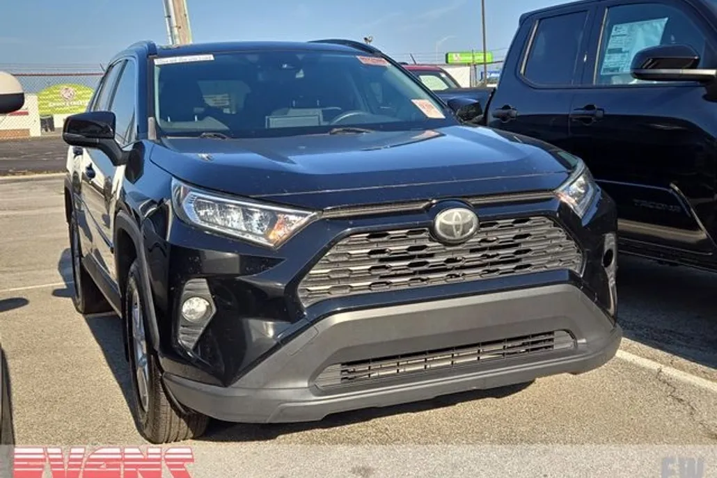 2020 Toyota RAV4 XLE photo 1