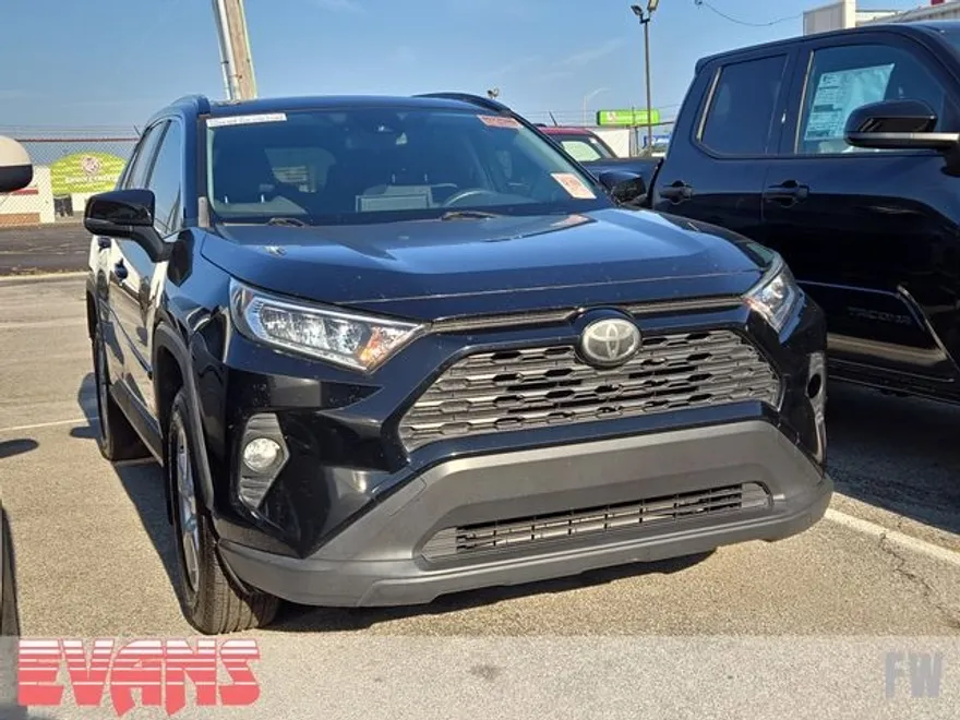 2020 Toyota RAV4 XLE photo 1