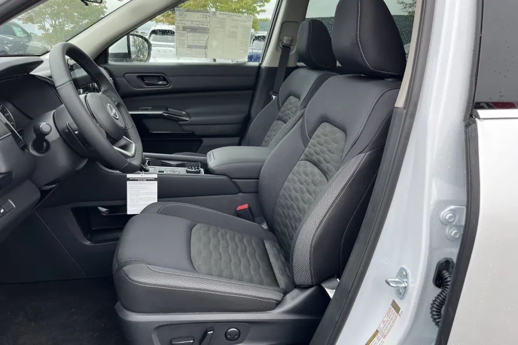 2025 Nissan Pathfinder SV photo 1