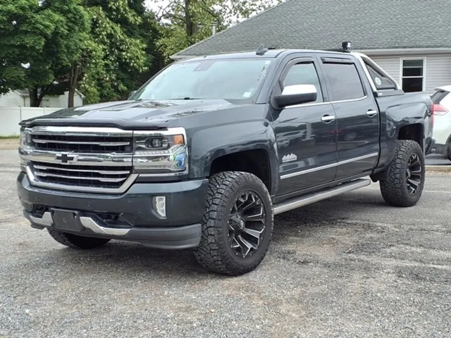 2017 Chevrolet Silverado 1500 LT photo 1