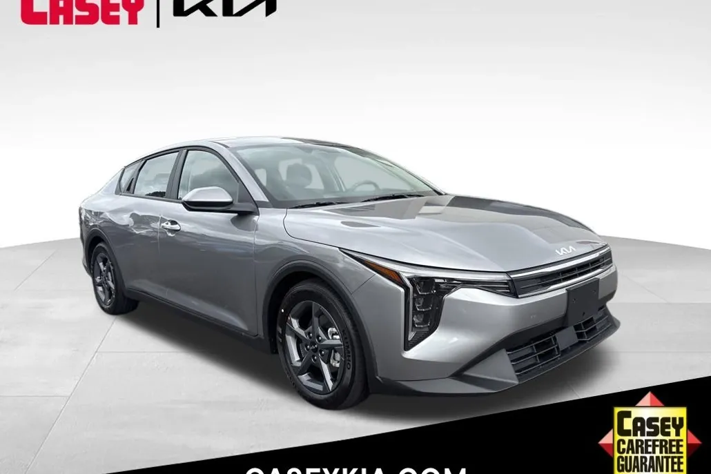 2025 Kia K4 LXS photo 1