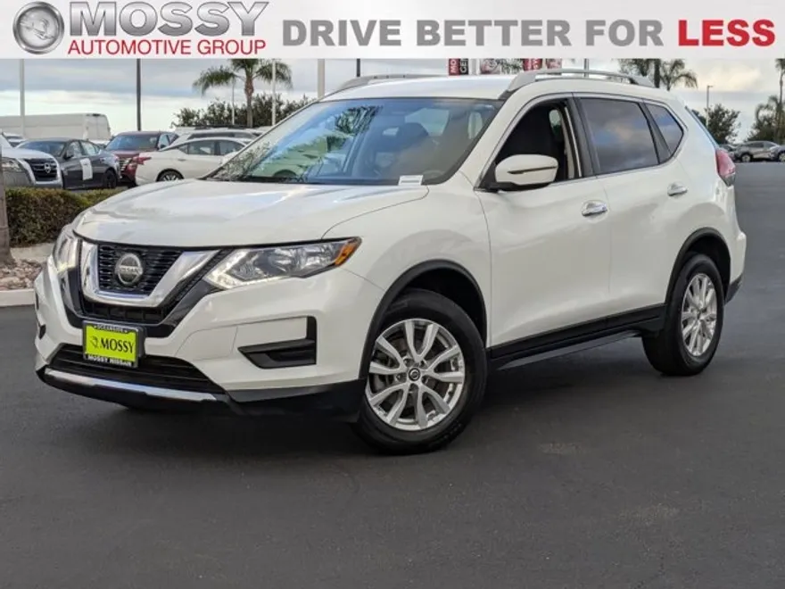 2018 Nissan Rogue SV photo 1