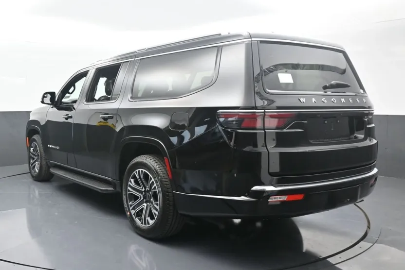 2025 Jeep Wagoneer L Series I photo 1