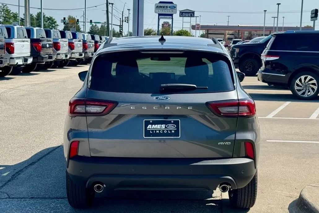 2025 Ford Escape ST-Line photo 1
