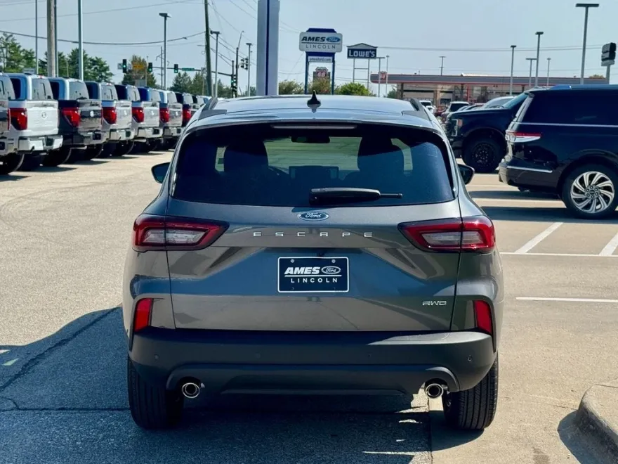 2025 Ford Escape ST-Line photo 1