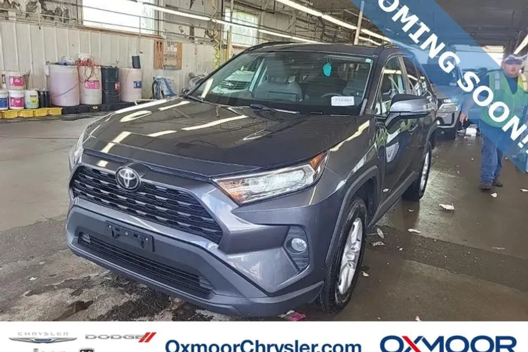 2020 Toyota RAV4 XLE photo 1