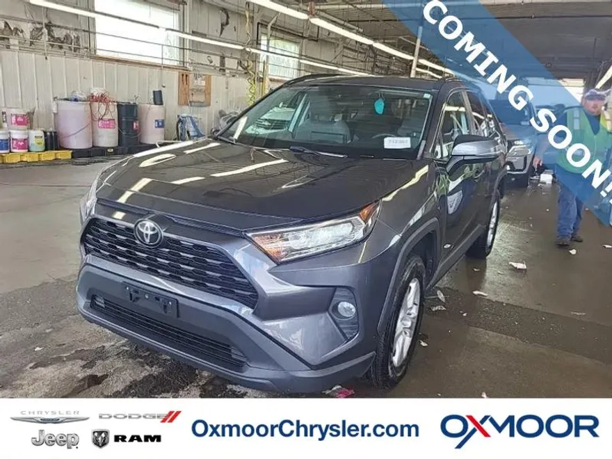 2020 Toyota RAV4 XLE photo 1