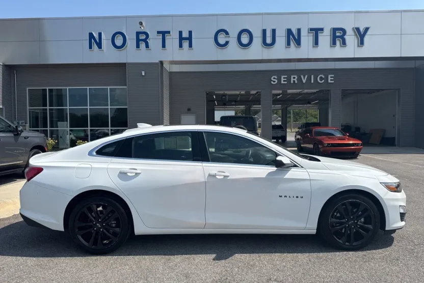2024 Chevrolet Malibu 1LT photo 1