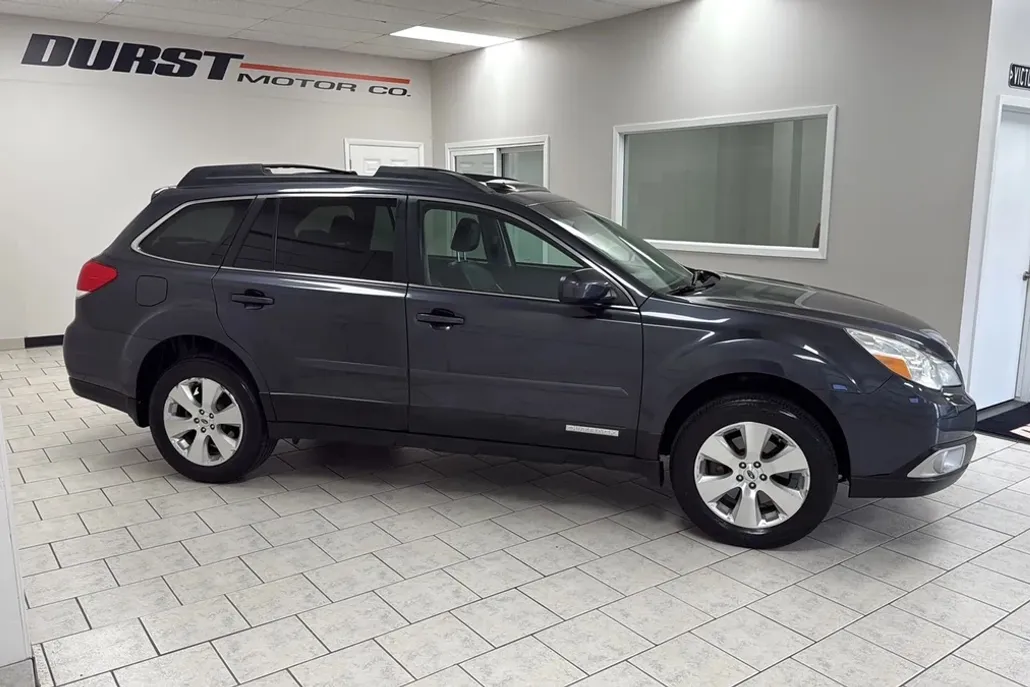 2011 Subaru Outback 3.6R Limited photo 1