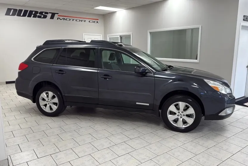 2011 Subaru Outback 3.6R Limited photo 1