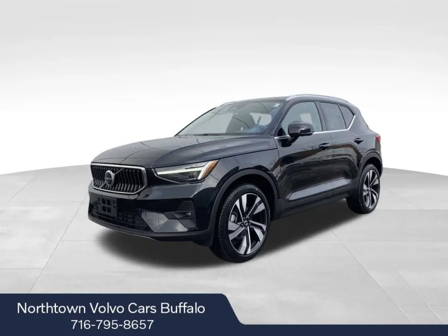 2025 Volvo XC40 photo 1