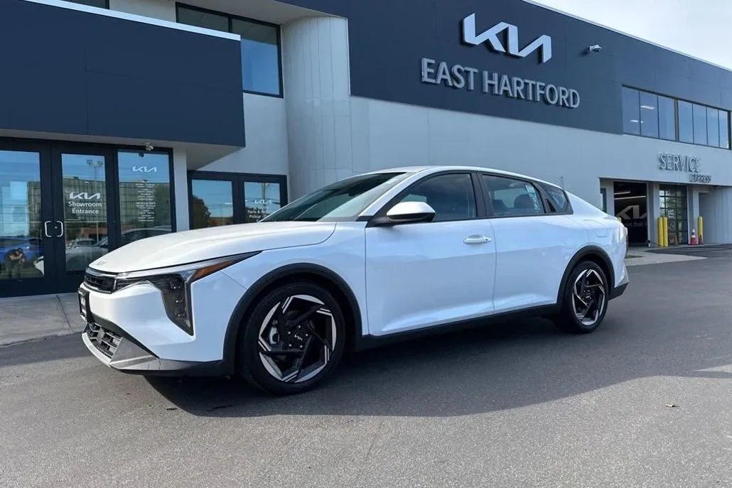 2025 Kia K4 EX photo 1