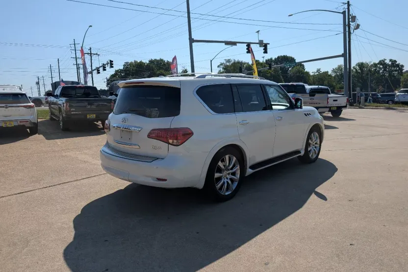 2012 Infiniti QX56 photo 1