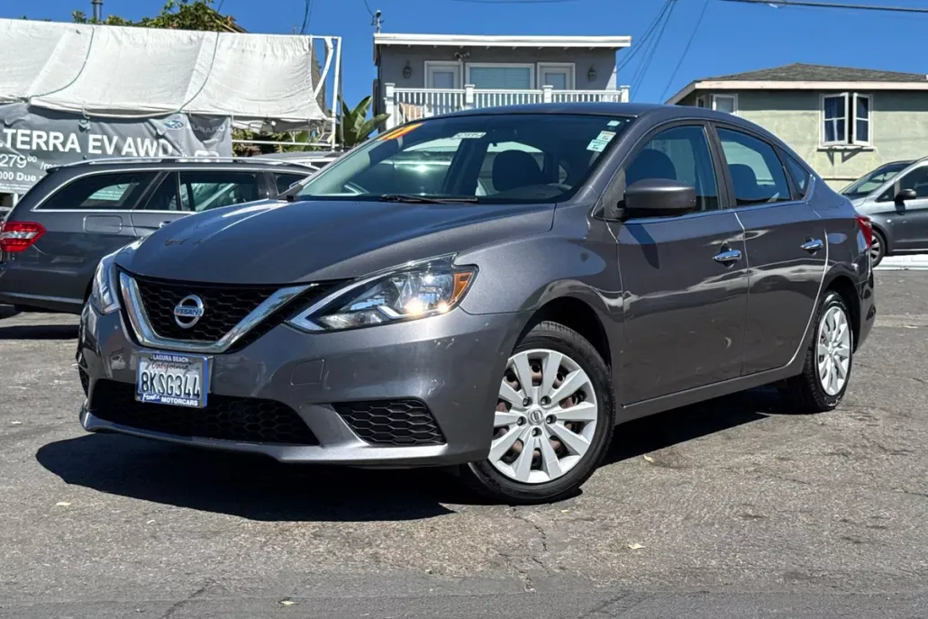 2017 Nissan Sentra SV photo 1