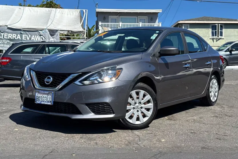 2017 Nissan Sentra SV photo 1