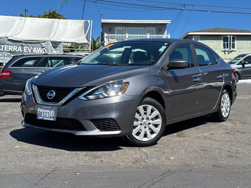 2017 Nissan Sentra SV photo 1
