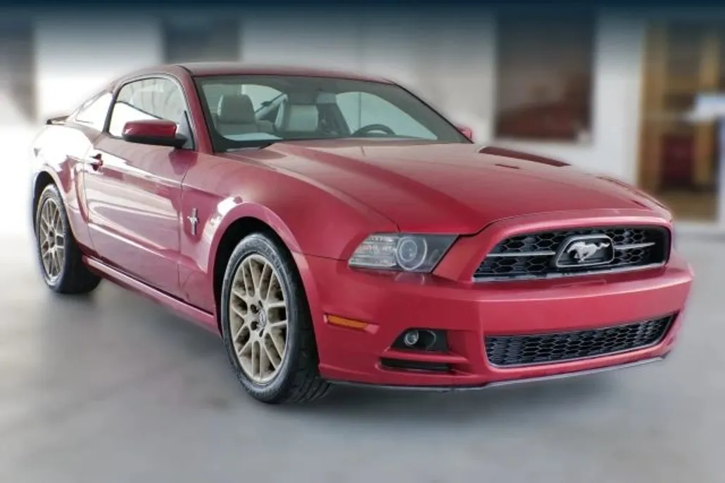 2013 Ford Mustang V6 Premium photo 1