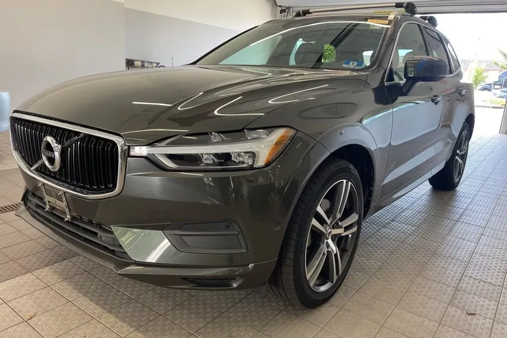 2018 Volvo XC60 T5 Momentum photo 1