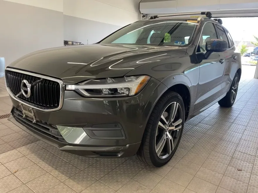 2018 Volvo XC60 T5 Momentum photo 1