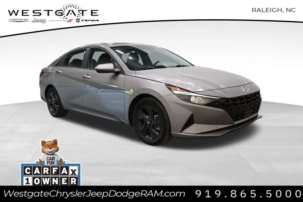 2022 Hyundai Elantra SEL Convenience photo 1