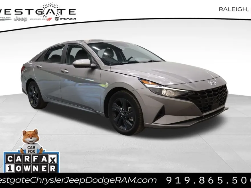 2022 Hyundai Elantra SEL Convenience photo 1