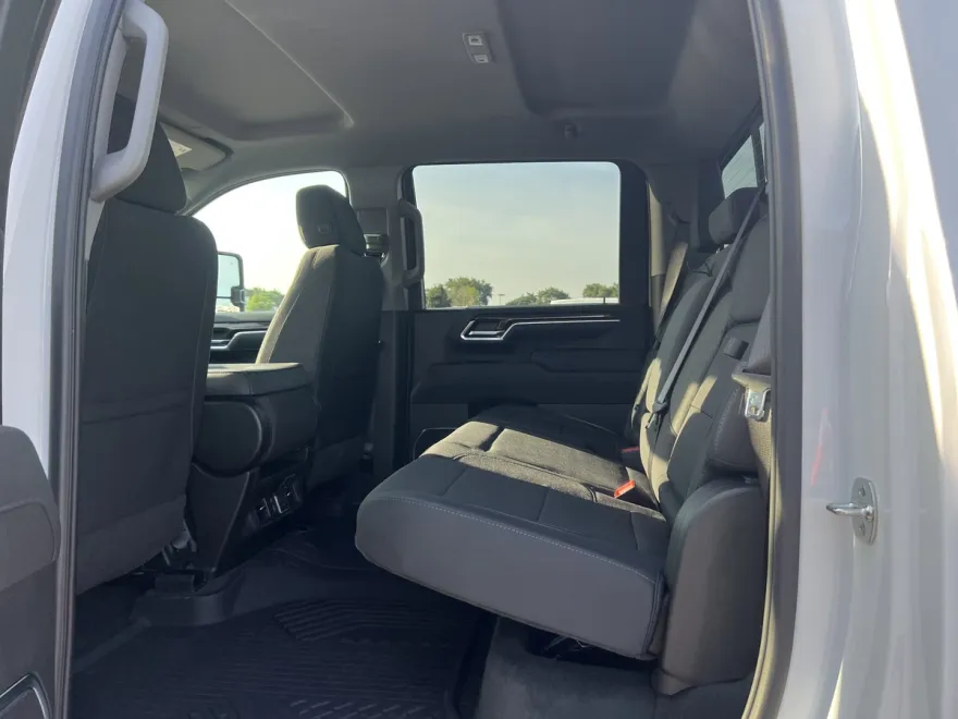 2025 Chevrolet Silverado 3500HD LT photo 1