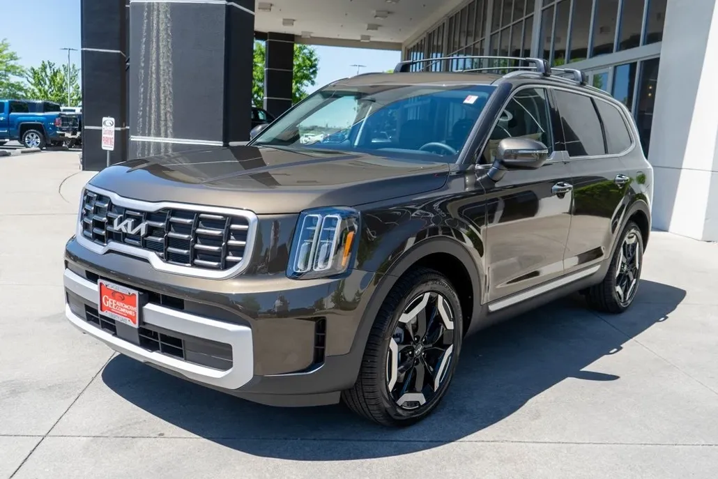 2025 Kia Telluride S photo 1