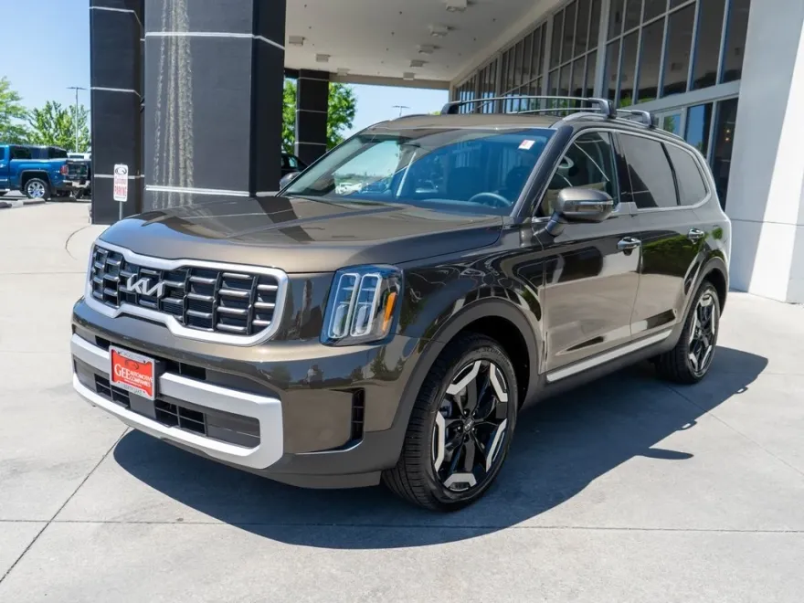 2025 Kia Telluride S photo 1