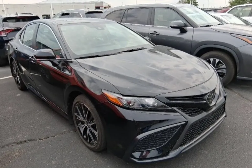 2024 Toyota Camry SE photo 1