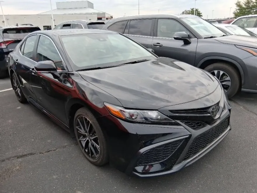2024 Toyota Camry SE photo 1