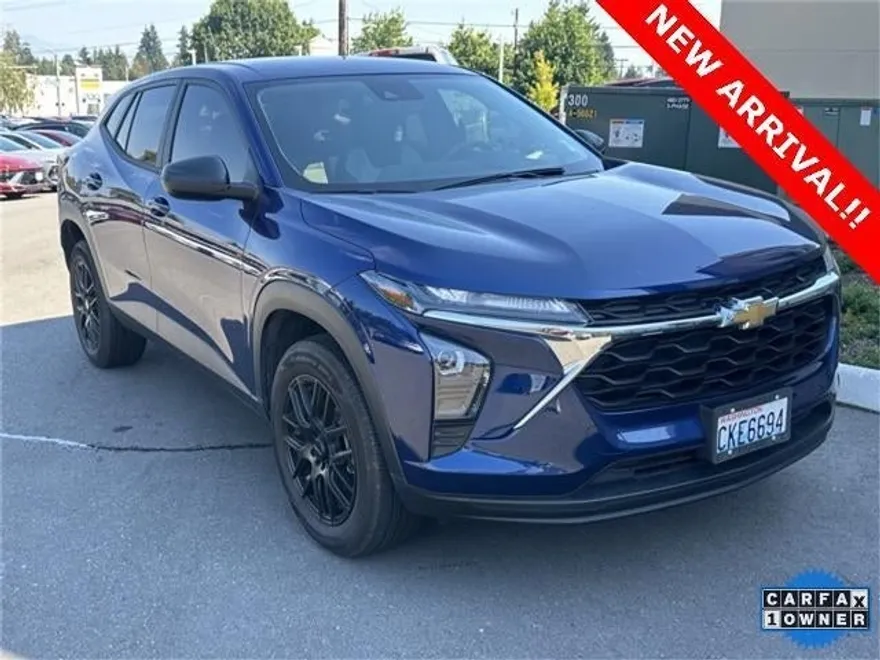 2024 Chevrolet Trax LS photo 1