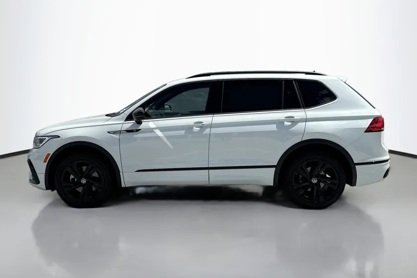 2024 Volkswagen Tiguan SE R-Line Black photo 1